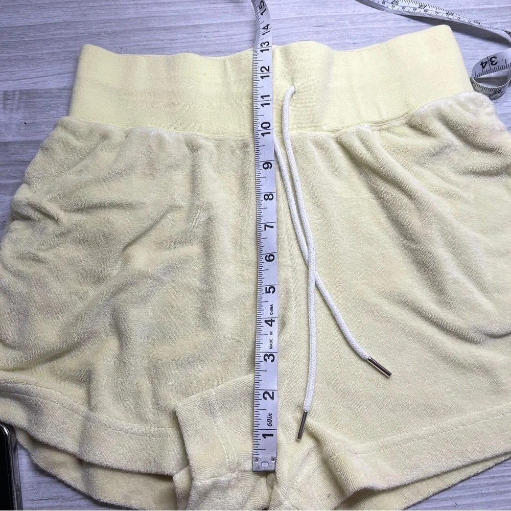 Nike Yellow Terry Cloth Retro 2” Inseam High Waist Shorts Women’s Size Small